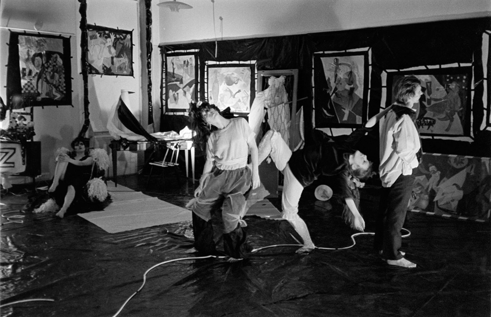 0_gTanssia Cris af Enehielmin näyttelyssä 1983 Kuva Keijo Kansonen